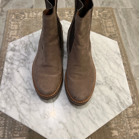 Timberland Shoes - Timberland Chelsea Boot, Size 7.5, taupe